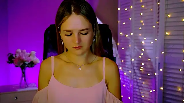 DeboraLarson online show from November 18, 3:32 am