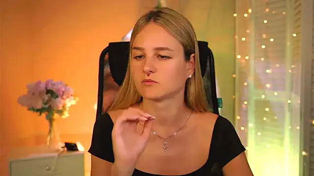 DeboraLarson online show from March 28, 3:07 am