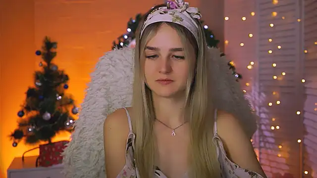 DeboraLarson online show from December 19, 3:32 am