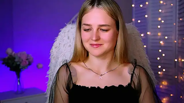 Snapshot of DeboraLarson chatting on October 7, 5:52 am DeboraLarson online show from October 7, 5:52 am