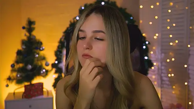 DeboraLarson online show from December 20, 4:04 am