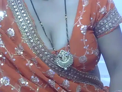 HOT-SEEMAA online show from May 3, 11:30 pm