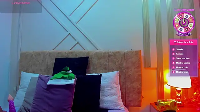 ashley  foxx  online show from December 18, 2:10 pm