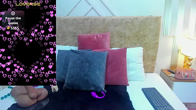 ashley  foxx  online show from September 26, 1:51 pm