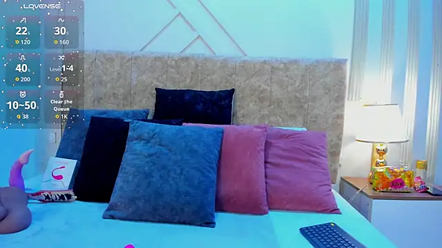 ashley  foxx  online show from November 12, 1:26 pm