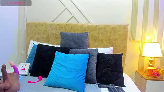 ashley  foxx  online show from November 19, 1:55 pm