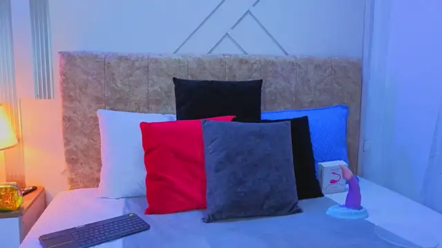 ashley  foxx  online show from April 7, 2:08 pm