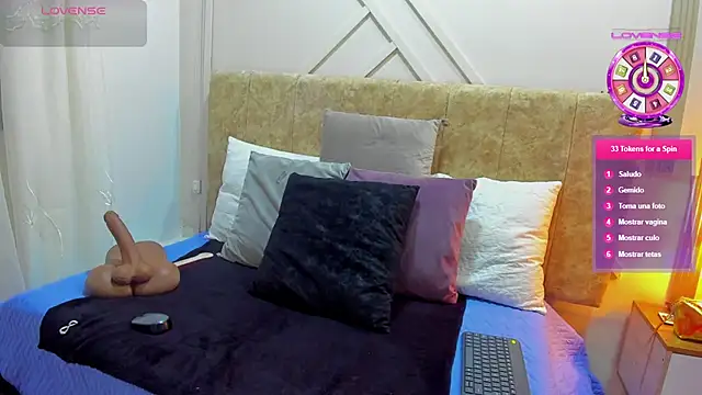 ashley  foxx  online show from December 17, 1:49 pm