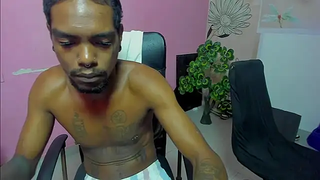 bigblackhotx1 online show from February 27, 10:15 am