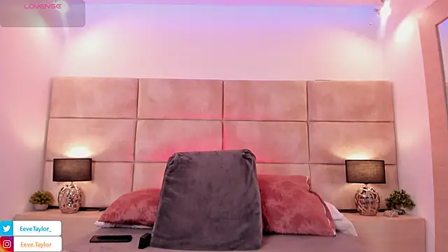 Eevee Taylor online show from May 26, 3:37 am