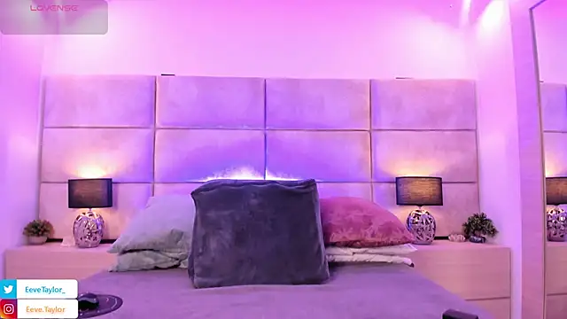Eevee Taylor online show from May 15, 2:53 am