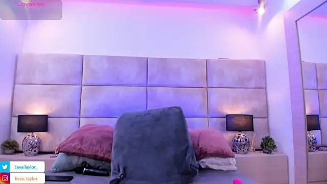 Eevee Taylor online show from May 29, 3:45 am