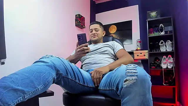 Snapshot of Marcos_garcias chatting on June 24, 10:58 am Marcos garcias online show from June 24, 10:58 am