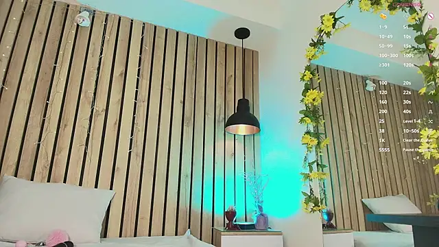 lara honey online show from December 3, 6:00 pm