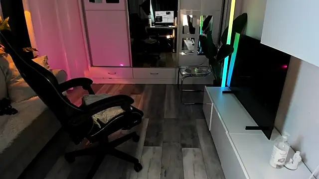 Snapshot of Ivy_belle chatting on November 19, 5:40 am Ivy belle online show from November 19, 5:40 am