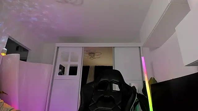 Snapshot of Ivy_belle chatting on November 29, 6:13 am Ivy belle online show from November 29, 6:13 am