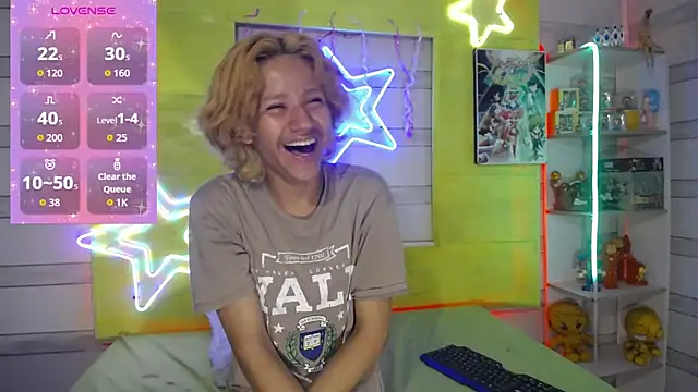 Snapshot of andy_staar chatting on December 18, 7:18 pm andy staar online show from December 18, 7:18 pm