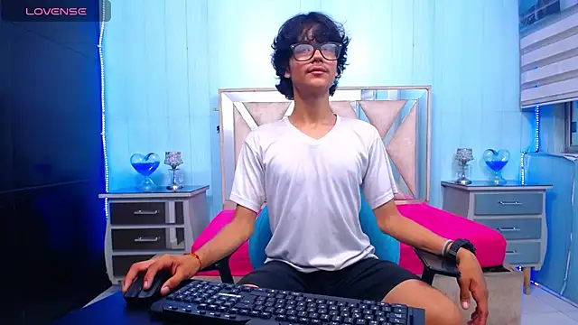 Snapshot of andy_staar chatting on September 29, 11:16 am andy staar online show from September 29, 11:16 am