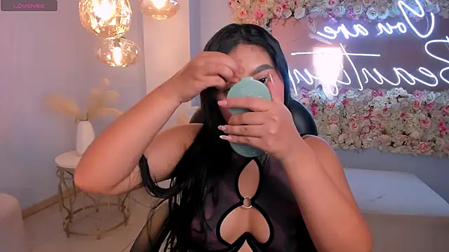 Snapshot of GabriellaLee chatting on November 22, 2:43 am GabriellaLee online show from November 22, 2:43 am