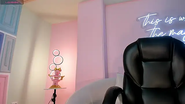 Snapshot of GabriellaLee chatting on October 9, 2:45 am GabriellaLee online show from October 9, 2:45 am