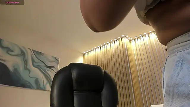 Snapshot of GabriellaLee chatting on November 8, 2:48 am GabriellaLee online show from November 8, 2:48 am