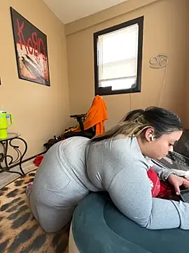 tillymarie34 online show from March 18, 4:52 pm