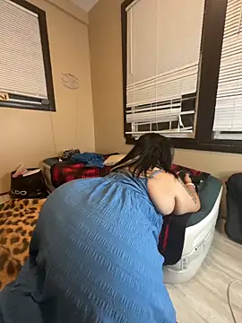 Snapshot of tillymarie34 chatting on June 5, 3:44 am tillymarie34 online show from June 5, 3:44 am