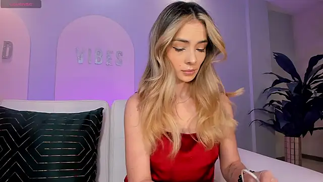 StacyWoods online show from April 30, 11:50 am