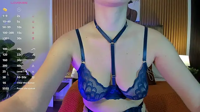 StacyWoods online show from November 7, 7:51 pm