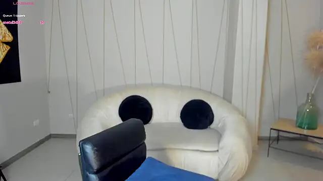 StacyWoods online show from March 6, 4:49 pm