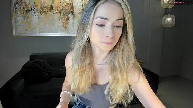 StacyWoods online show from April 24, 11:01 am
