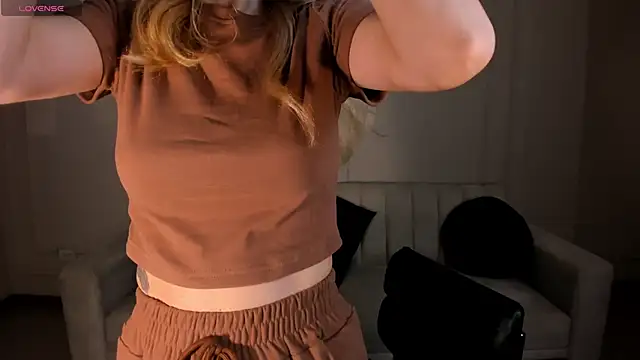 StacyWoods online show from May 27, 10:55 am