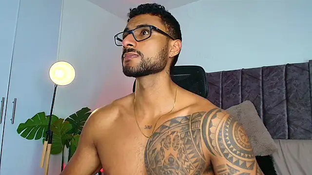 LiamGarcia1 online show from November 11, 2:34 pm