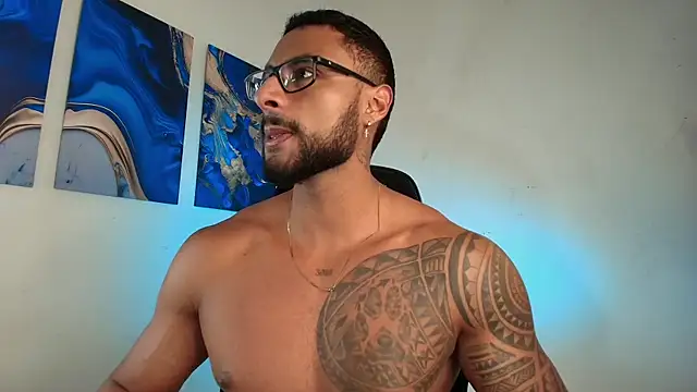 Snapshot of LiamGarcia1 chatting on February 14, 6:52 pm LiamGarcia1 online show from February 14, 6:52 pm