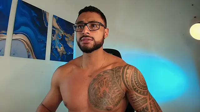 Snapshot of LiamGarcia1 chatting on February 17, 2:25 pm LiamGarcia1 online show from February 17, 2:25 pm