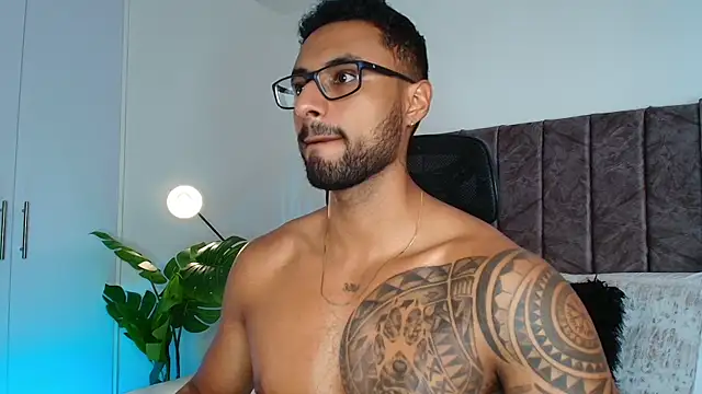 Snapshot of LiamGarcia1 chatting on October 7, 2:40 pm LiamGarcia1 online show from October 7, 2:40 pm
