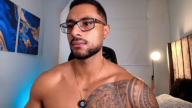 Snapshot of LiamGarcia1 chatting on April 29, 2:21 pm LiamGarcia1 online show from April 29, 2:21 pm