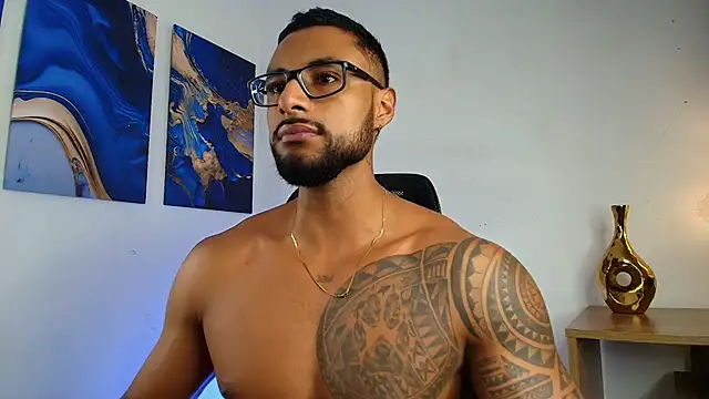 Snapshot of LiamGarcia1 chatting on February 5, 7:32 pm LiamGarcia1 online show from February 5, 7:32 pm