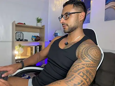 LiamGarcia1 online show from July 17, 7:33 pm