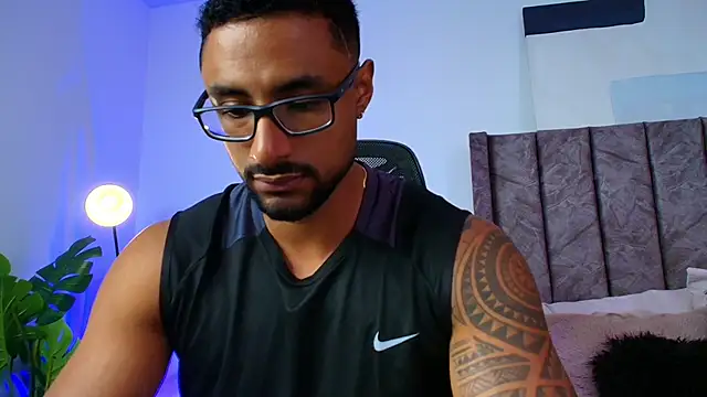 Snapshot of LiamGarcia1 chatting on December 5, 3:43 pm LiamGarcia1 online show from December 5, 3:43 pm