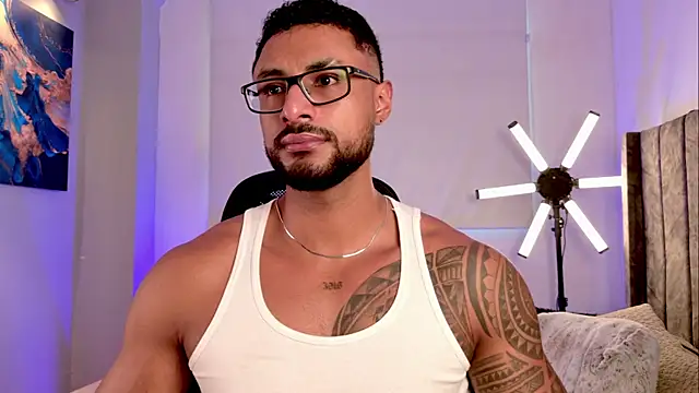 LiamGarcia1 online show from June 4, 4:33 pm