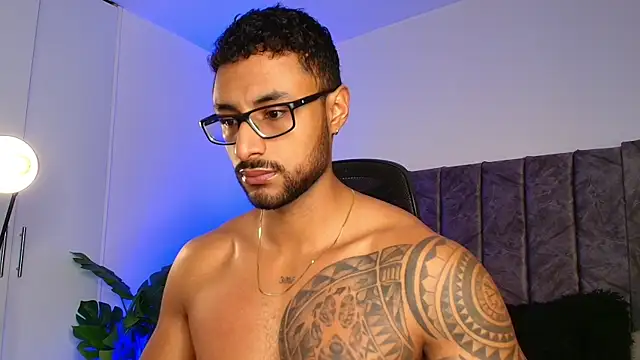 LiamGarcia1 online show from October 21, 1:32 pm