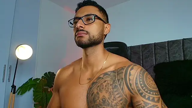 LiamGarcia1 online show from October 30, 2:04 pm