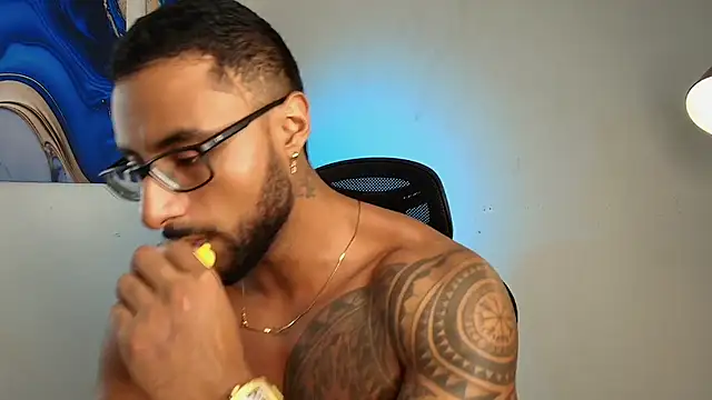 Snapshot of LiamGarcia1 chatting on February 10, 2:38 pm LiamGarcia1 online show from February 10, 2:38 pm