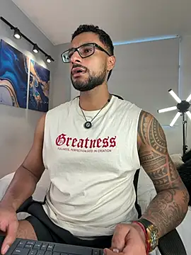 Snapshot of LiamGarcia1 chatting on May 22, 2:15 pm LiamGarcia1 online show from May 22, 2:15 pm