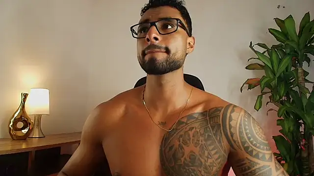 Snapshot of LiamGarcia1 chatting on January 8, 3:56 am LiamGarcia1 online show from January 8, 3:56 am