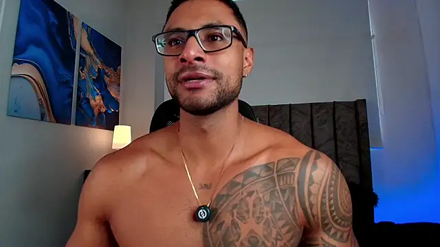 LiamGarcia1 online show from April 14, 3:28 pm