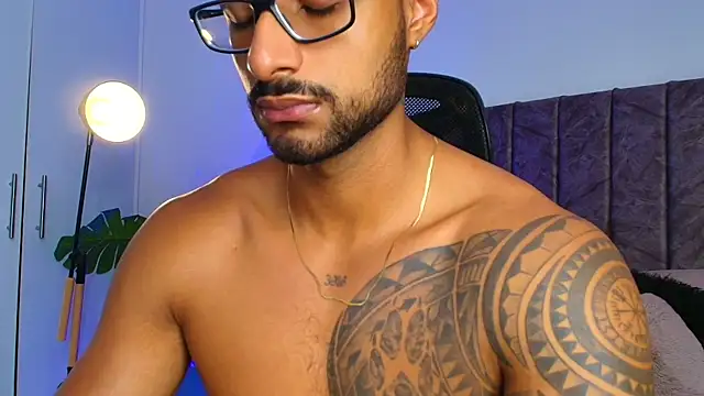 LiamGarcia1 online show from November 13, 3:49 pm