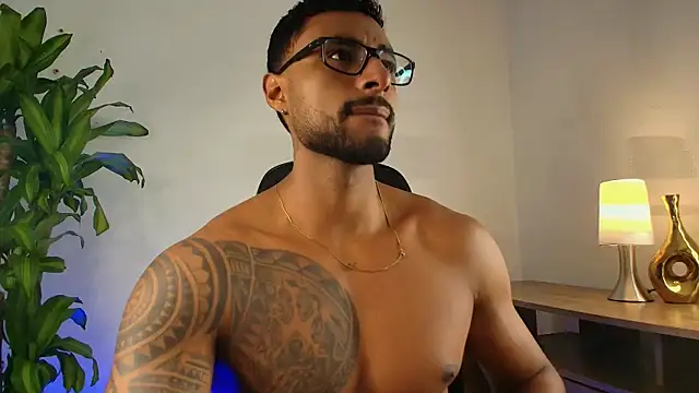 Snapshot of LiamGarcia1 chatting on January 9, 11:33 pm LiamGarcia1 online show from January 9, 11:33 pm