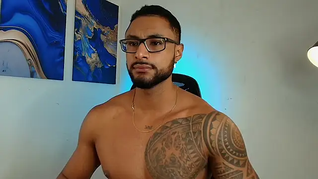 Snapshot of LiamGarcia1 chatting on February 9, 2:04 pm LiamGarcia1 online show from February 9, 2:04 pm